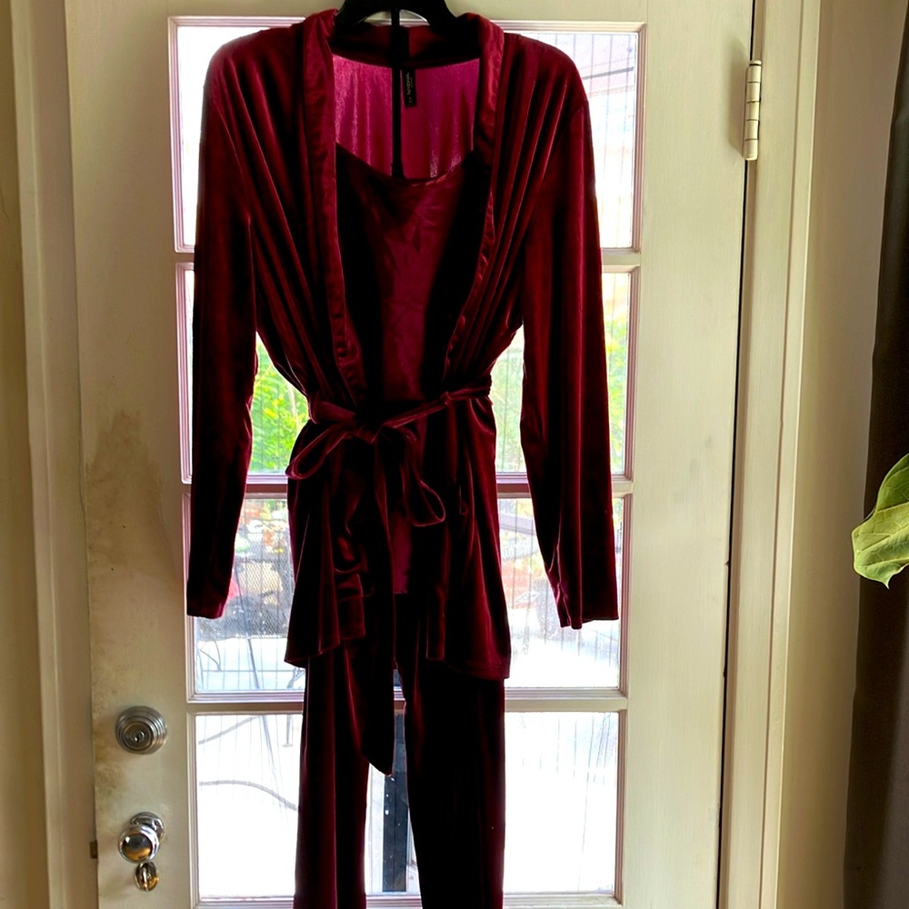 Women’s 3 piece comfort wear.